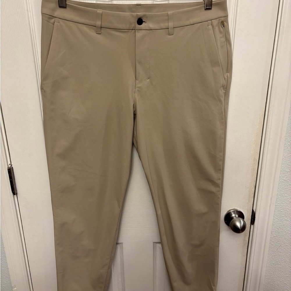 Lululemon men’s ABC Classic-Fit Trouser
34L Warpstreme size 34